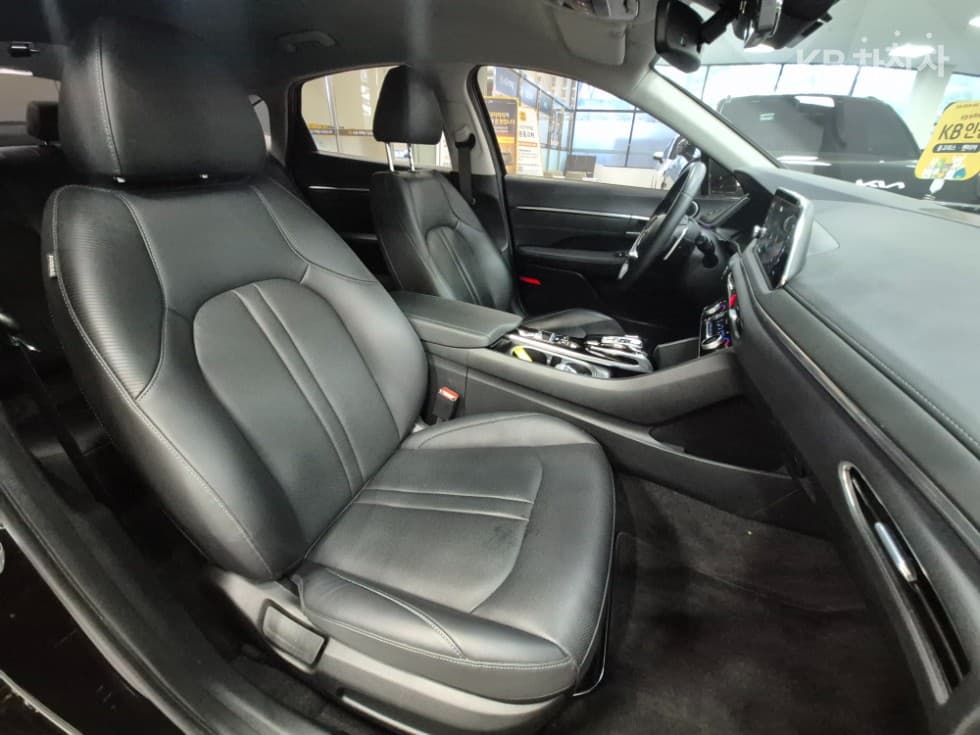 (234no5921)Hyundai Sonata (DN8)2.0 Premium Plus - 24