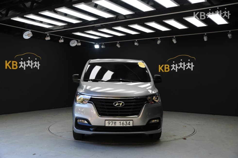 Hyundai The New Grand Starex Van 3 Passenger Smart - Image 2