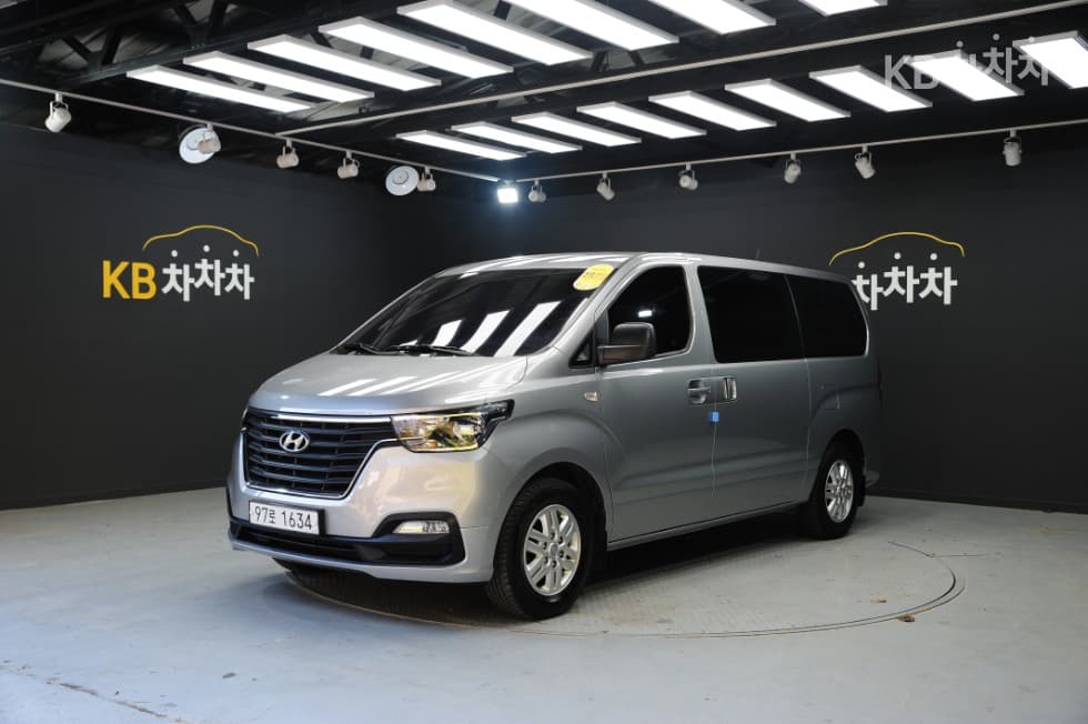 Hyundai The New Grand Starex Van 3 Passenger Smart - Image 1