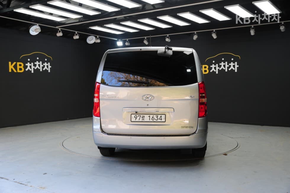 Hyundai The New Grand Starex Van 3 Passenger Smart - Image 3