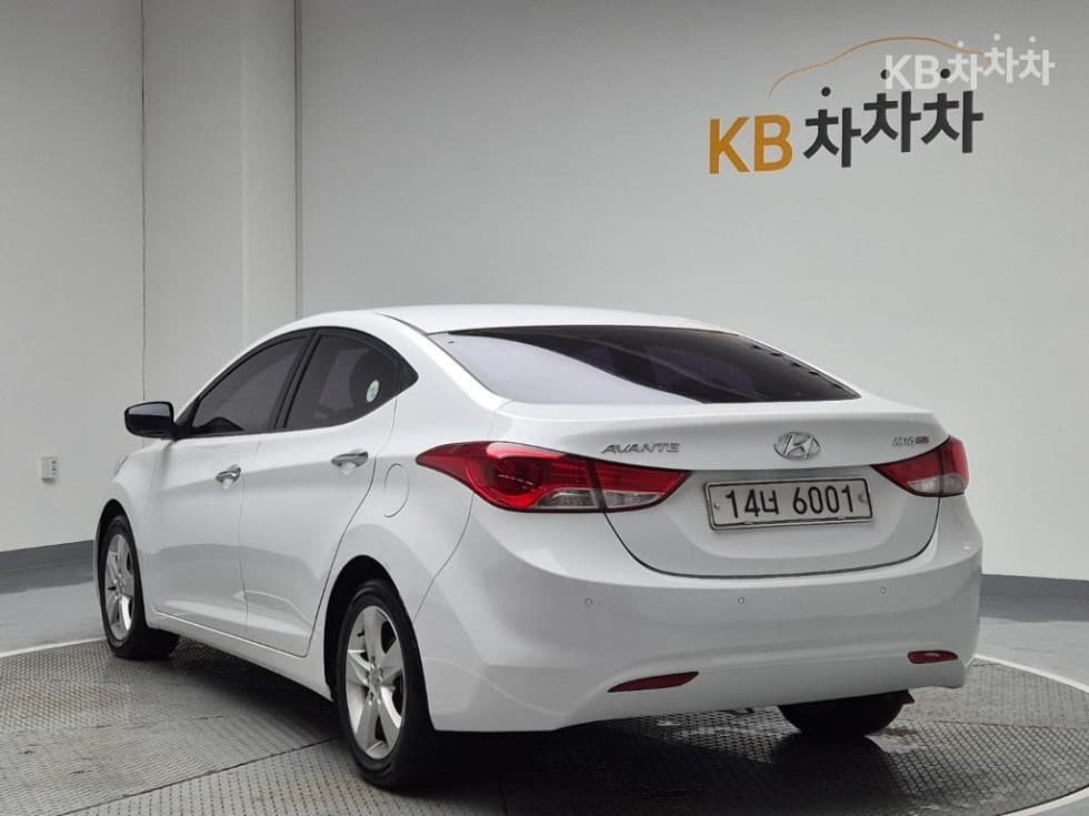 Hyundai AvanteMD M16 GDi LUXURY - Image 2