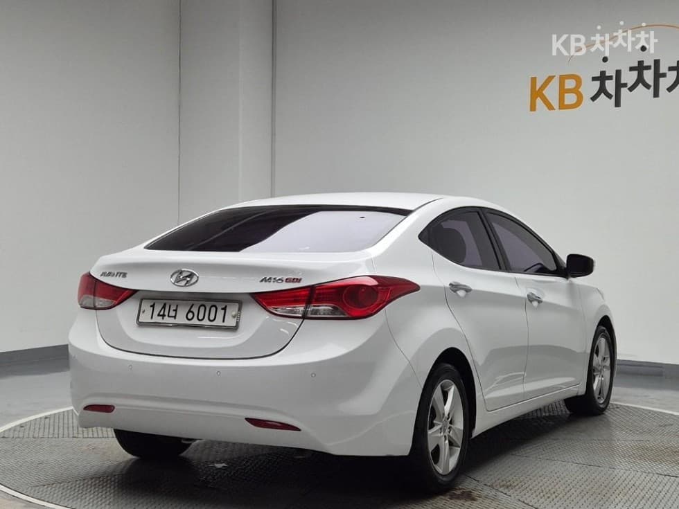 Hyundai AvanteMD M16 GDi LUXURY - Image 3