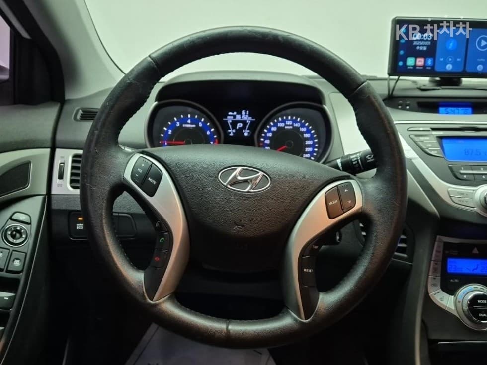 (14N6001)Hyundai AvanteMDM16 GDi LUXURY - 9