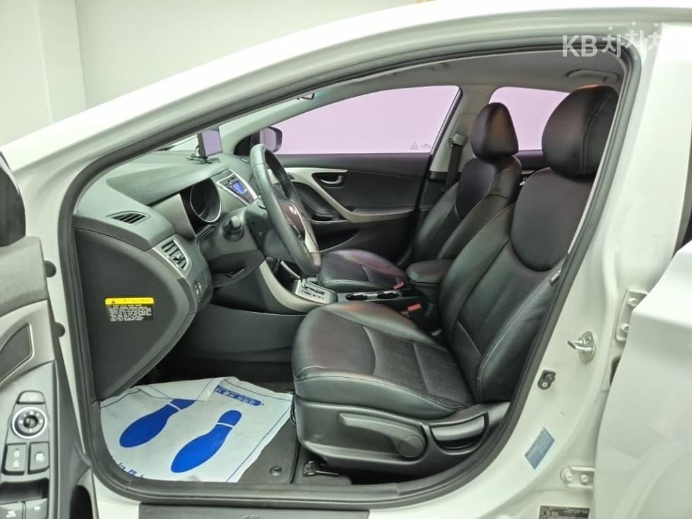 (14N6001)Hyundai AvanteMDM16 GDi LUXURY - 11