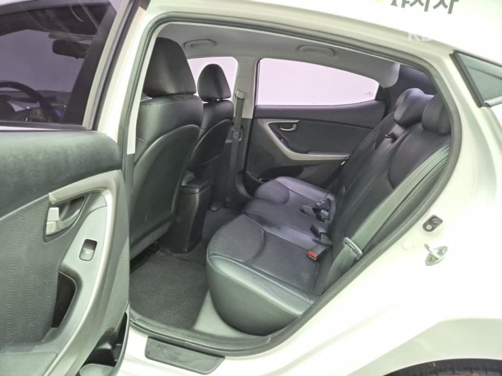 (14N6001)Hyundai AvanteMDM16 GDi LUXURY - 12