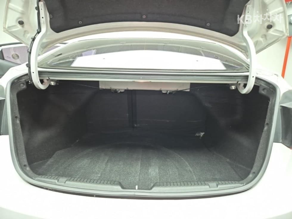 (14N6001)Hyundai AvanteMDM16 GDi LUXURY - 18