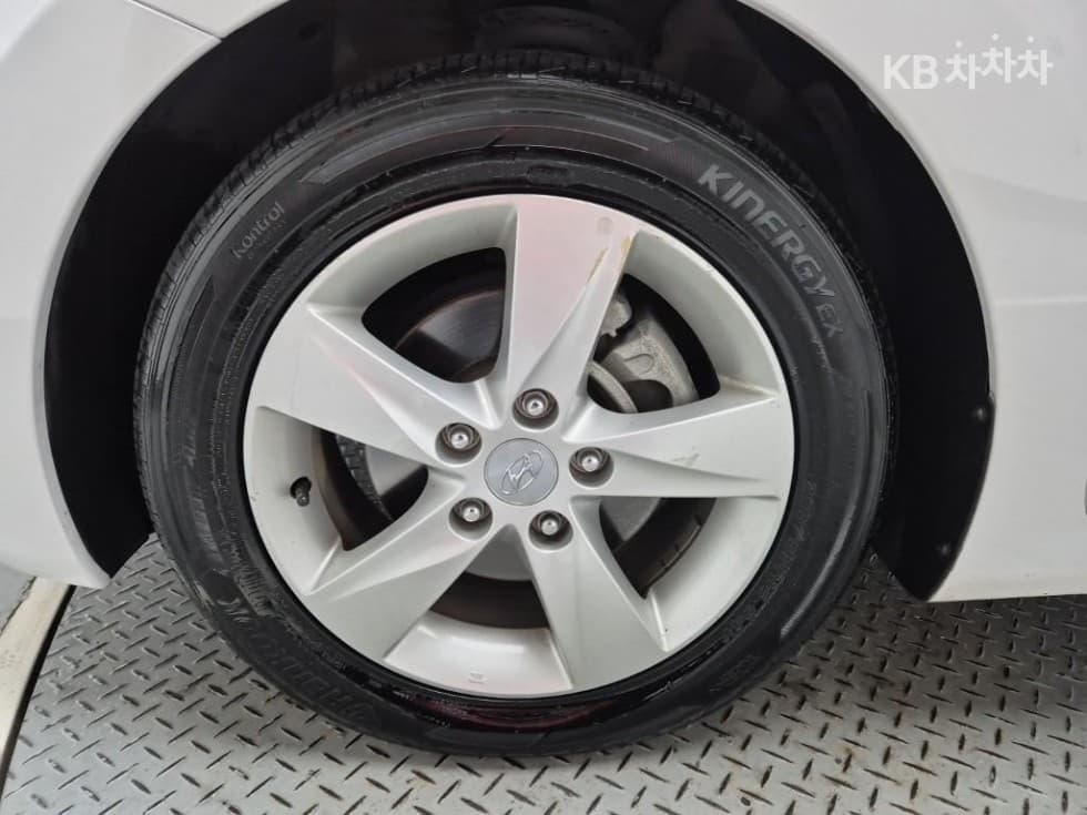 (14N6001)Hyundai AvanteMDM16 GDi LUXURY - 19