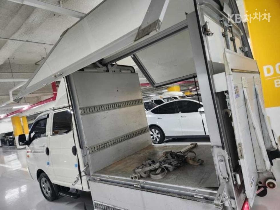 Hyundai Porter 2Extra Long Double Cab CRDi Smart - 5