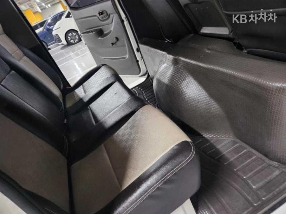 Hyundai Porter 2Extra Long Double Cab CRDi Smart - 9