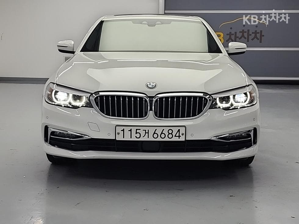 BMW All-New 5 Series (G30) 520i Luxury - Image 2