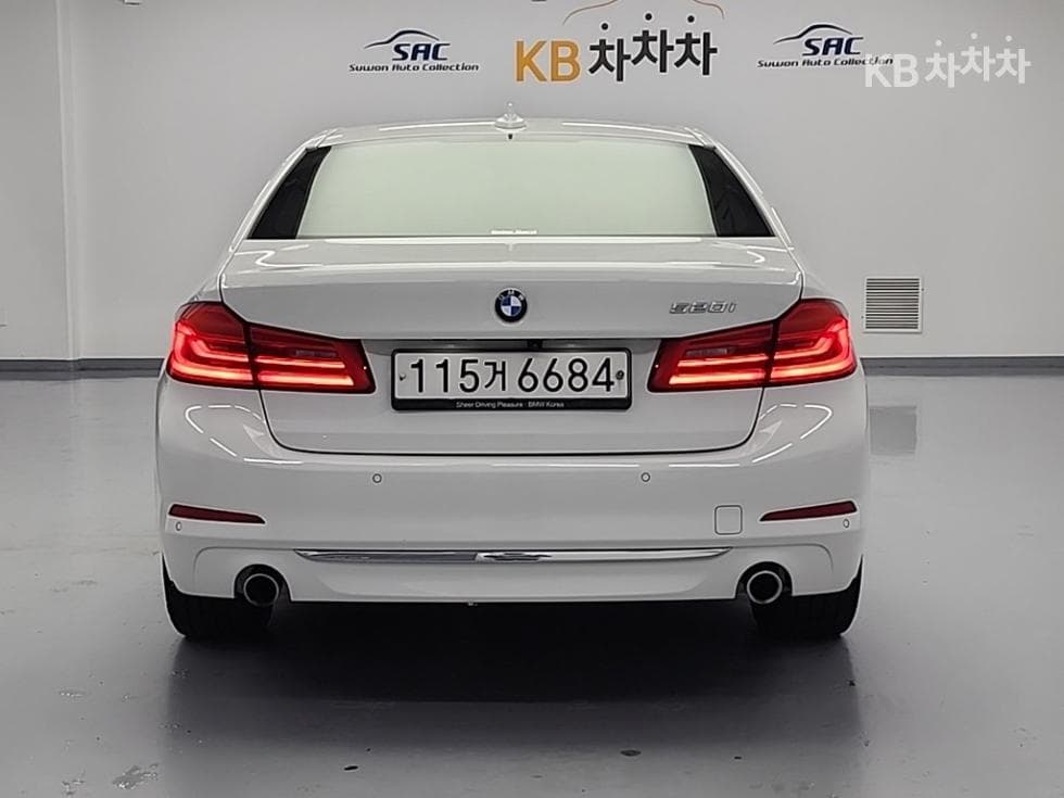 BMW All-New 5 Series (G30) 520i Luxury - Image 3