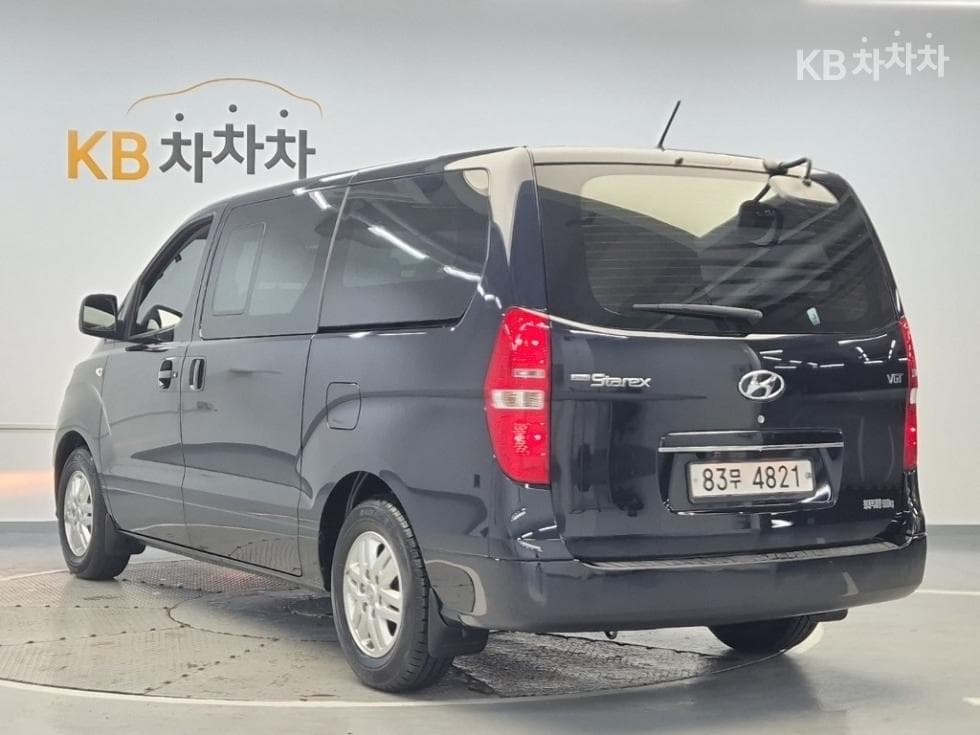 Hyundai The New Grand Starex Van 5 Passenger Smart - Image 2