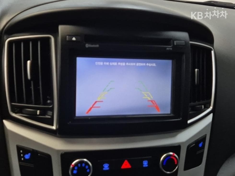 (83m4821)Hyundai The New Grand Starex Van 5 Passenger Smart - 14