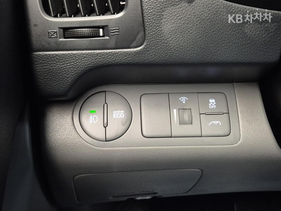 (83m4821)Hyundai The New Grand Starex Van 5 Passenger Smart - 16