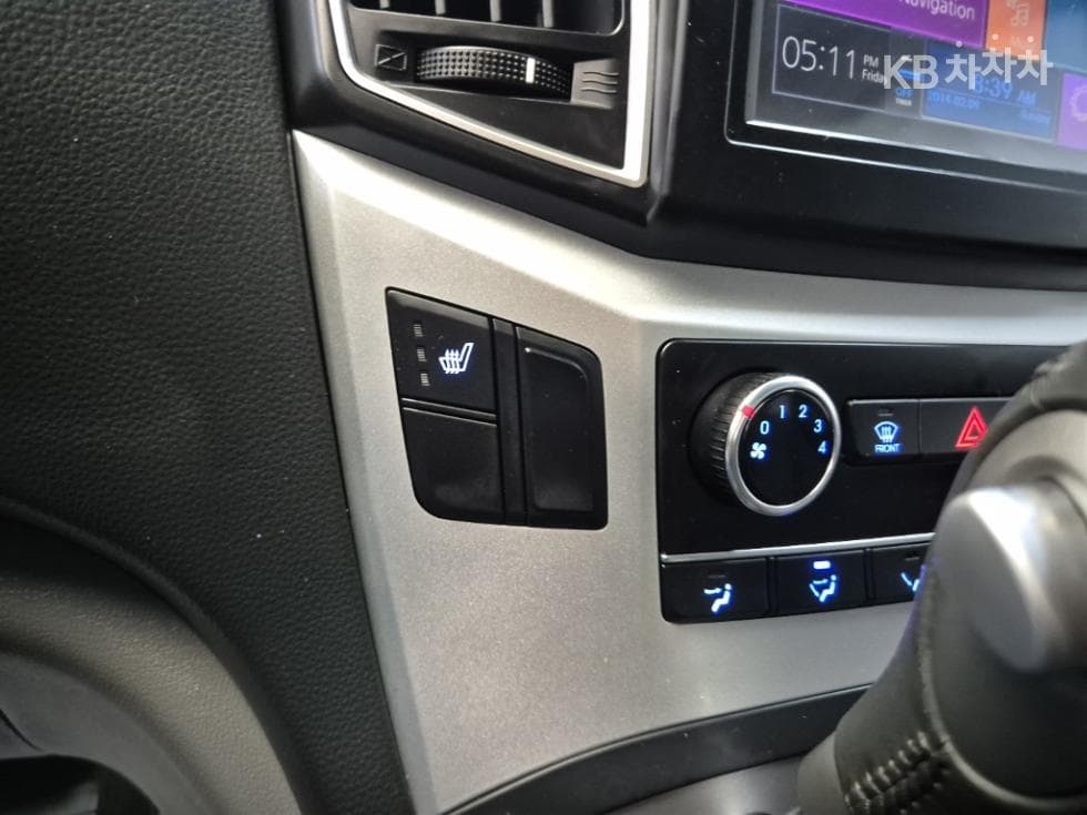 (83m4821)Hyundai The New Grand Starex Van 5 Passenger Smart - 17