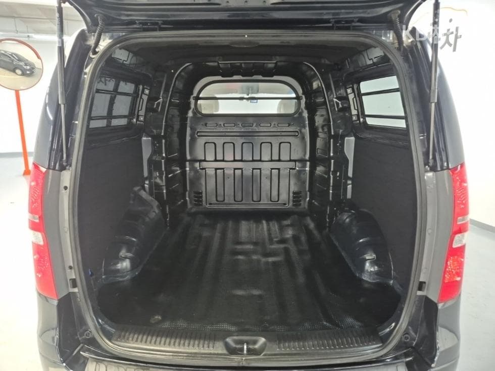 (83m4821)Hyundai The New Grand Starex Van 5 Passenger Smart - 18
