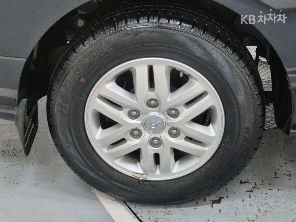 (83m4821)Hyundai The New Grand Starex Van 5 Passenger Smart - 20