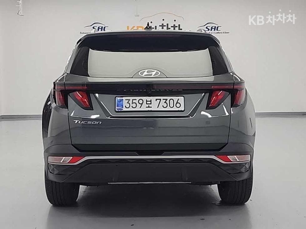 Hyundai The All New Tucson (NX4) Gasoline 1.6T 2WD Premium - Image 3