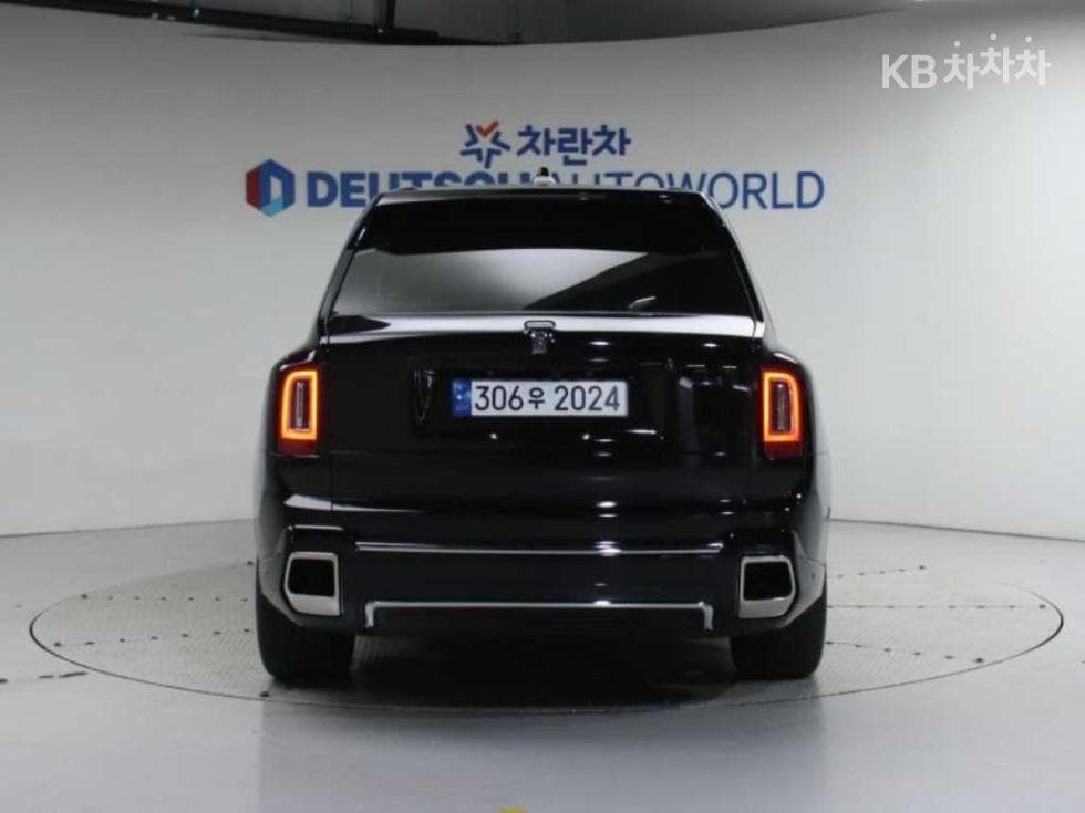 Rolls-Royce Cullinan 6.7 V12 Black Badge - Image 3