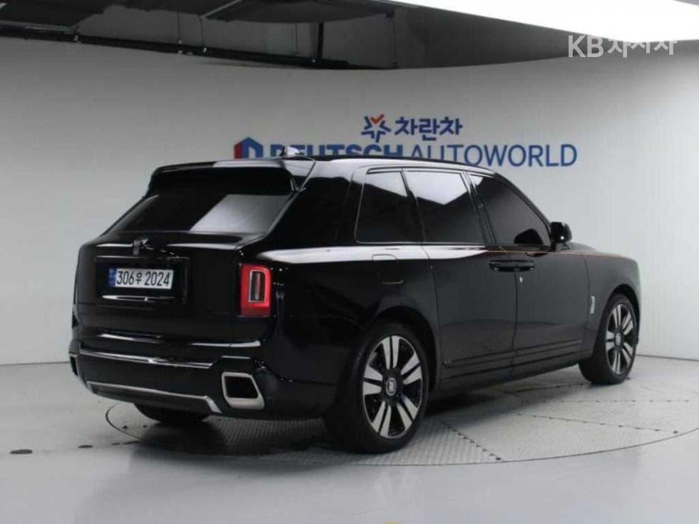 Rolls-Royce Cullinan 6.7 V12 Black Badge - Image 4