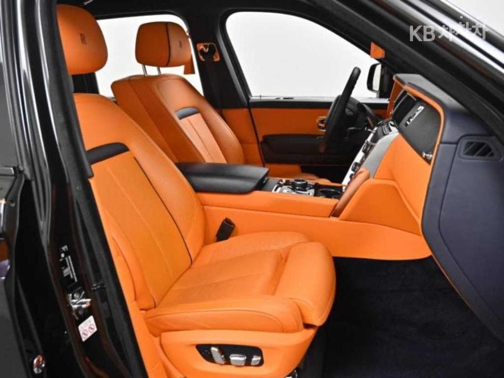 (306u2024)Rolls-Royce Cullinan6.7 V12 Black Badge - 10