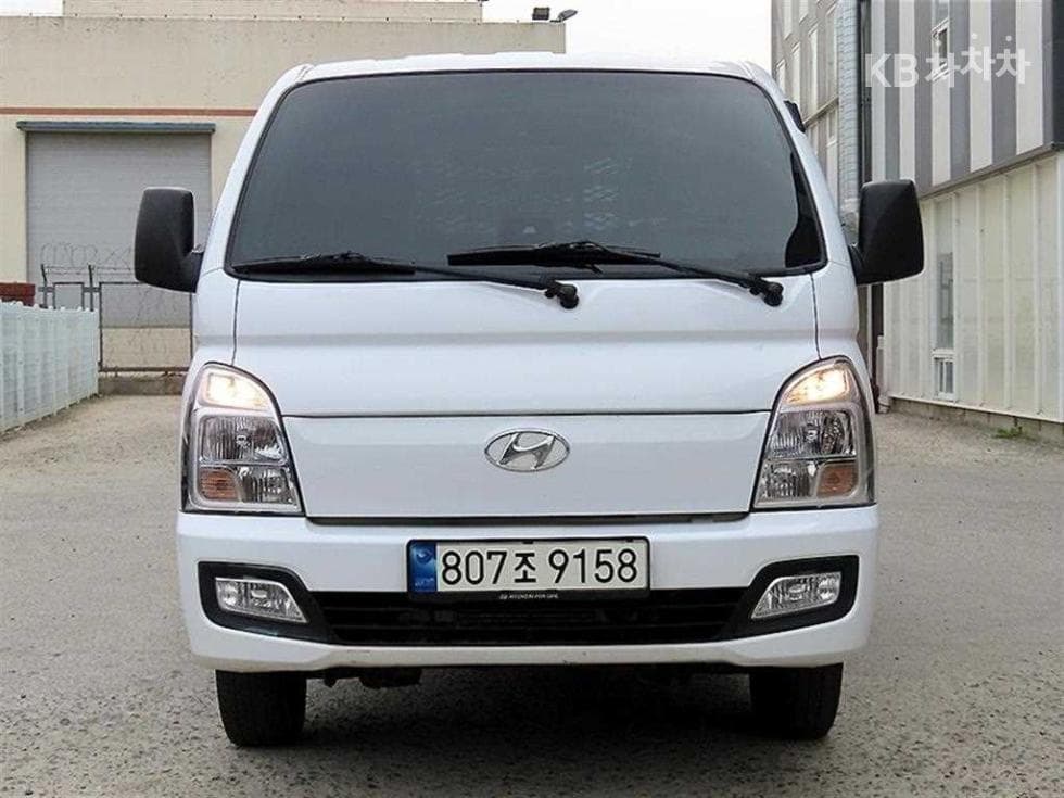 Hyundai Porter 2 Super Cab CRDi Smart - Image 2