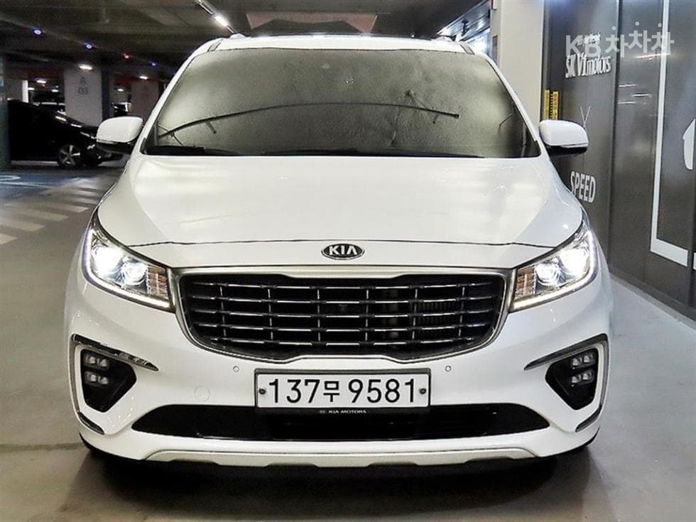 Kia The New Carnival 7-Passenger 2.2 Diesel Limousine President - Image 2