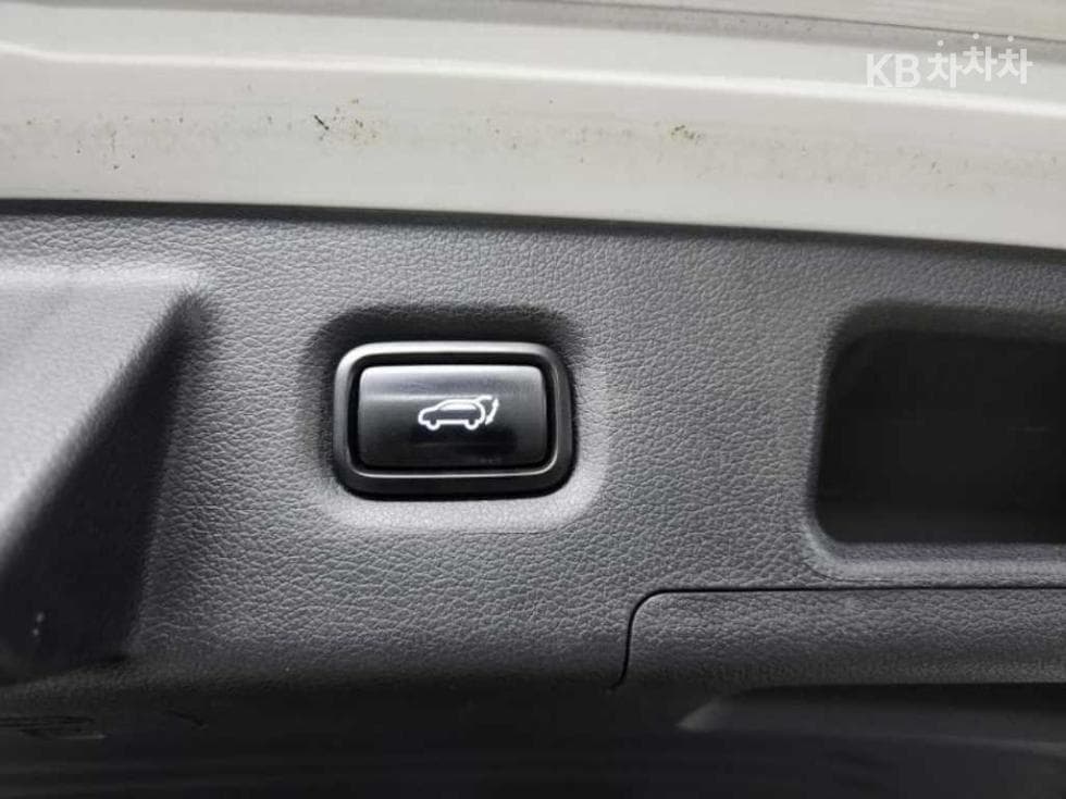 Хюндай The New (фейслифт) Санта Фе TMДизел 2.2 2WD Престиж - 17