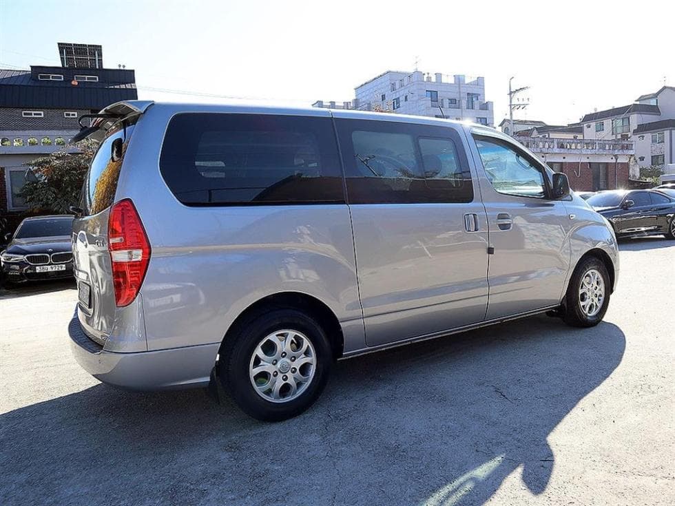 Hyundai Grand Starex 5 Passenger Van CVX Luxury - Image 3