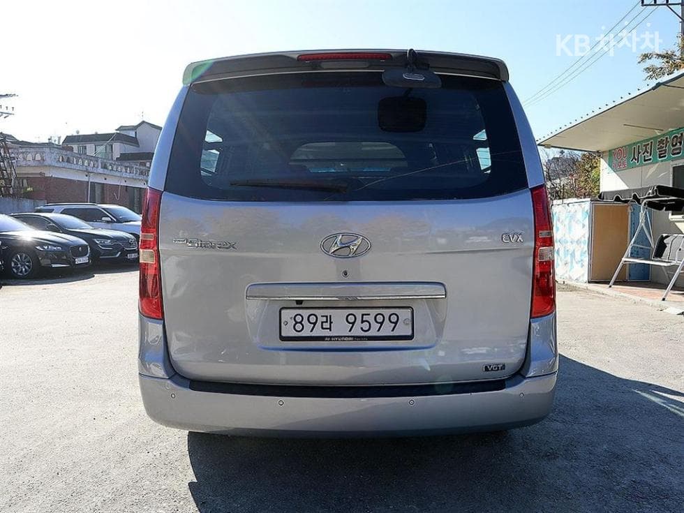 Hyundai Grand Starex 5 Passenger Van CVX Luxury - Image 4