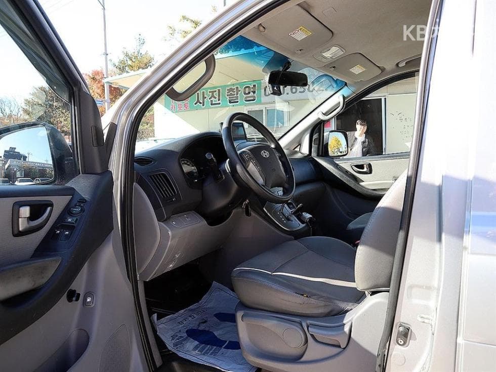 (89L9599)Hyundai Grand Starex 5 Passenger Van CVX Luxury - 6