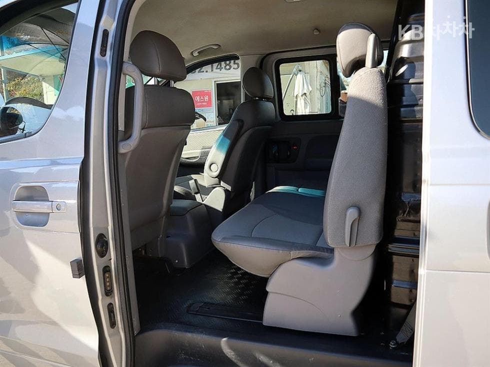 (89L9599)Hyundai Grand Starex 5 Passenger Van CVX Luxury - 7