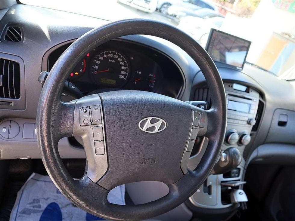 (89L9599)Hyundai Grand Starex 5 Passenger Van CVX Luxury - 9