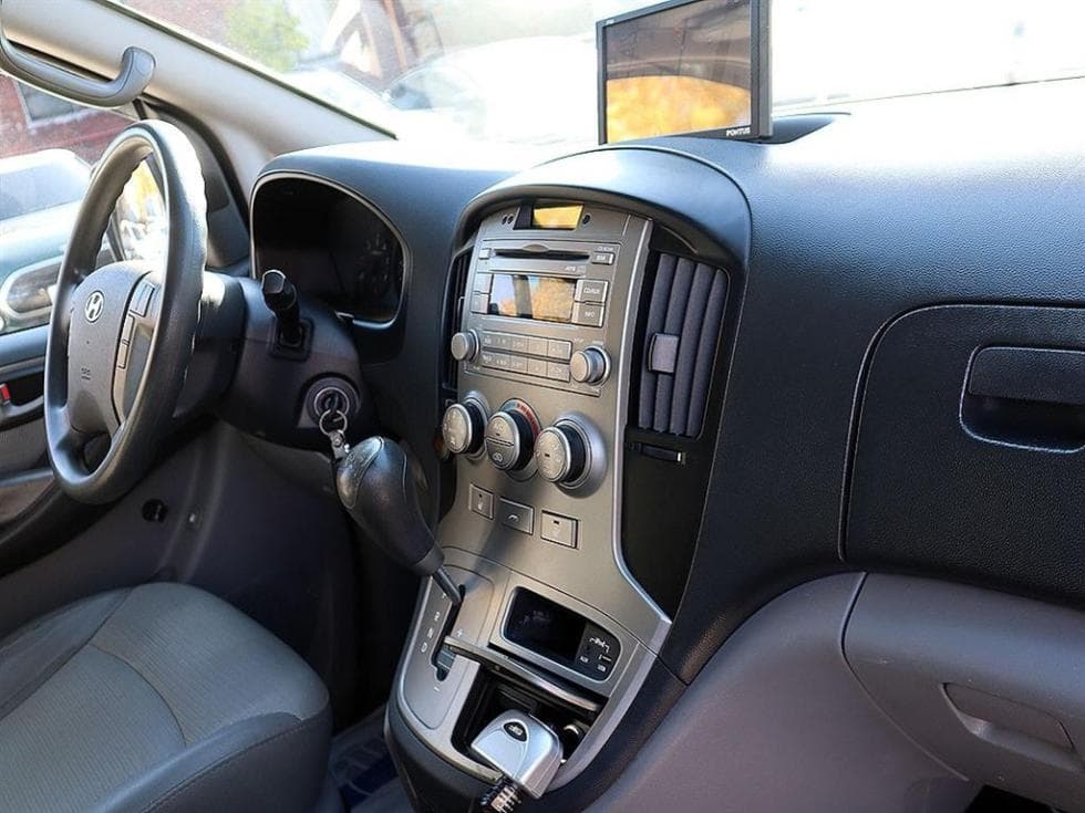 (89L9599)Hyundai Grand Starex 5 Passenger Van CVX Luxury - 11