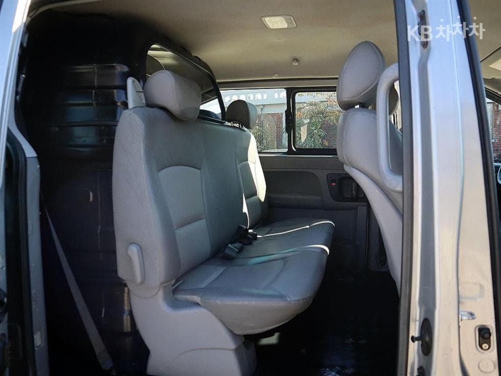 (89L9599)Hyundai Grand Starex 5 Passenger Van CVX Luxury - 14