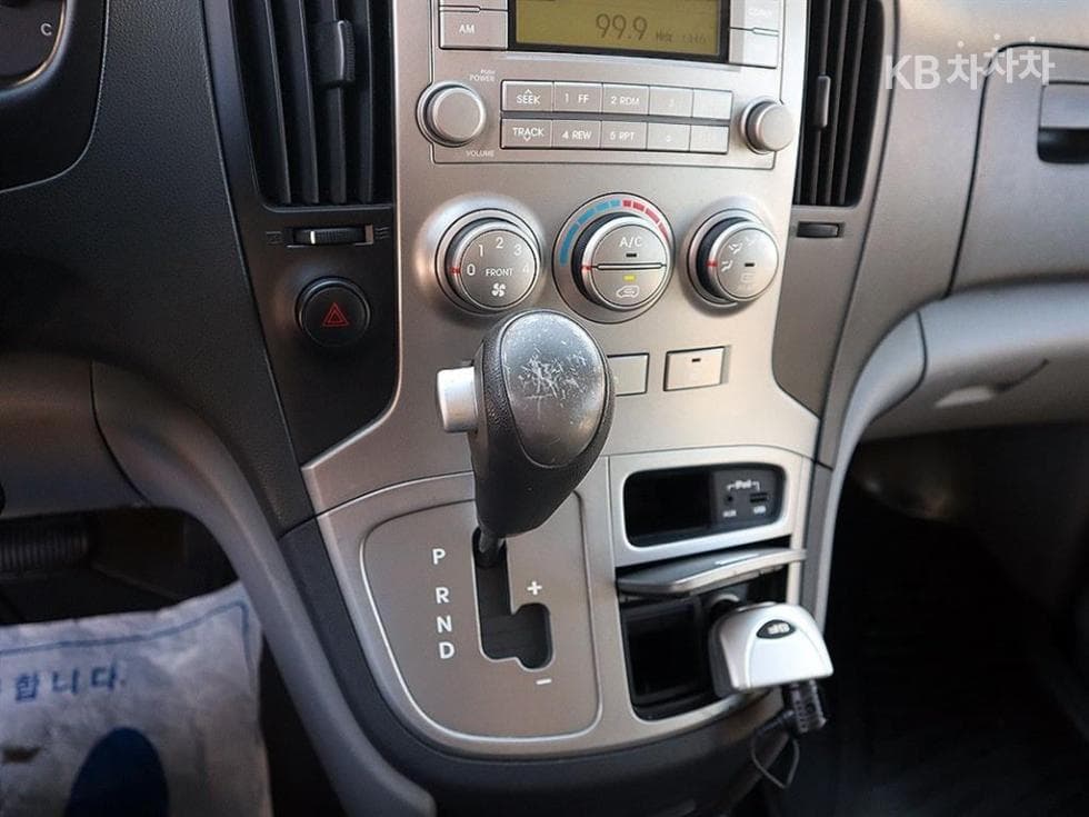 (89L9599)Hyundai Grand Starex 5 Passenger Van CVX Luxury - 16