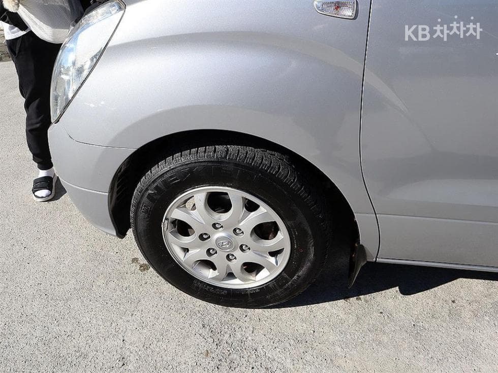 (89L9599)Hyundai Grand Starex 5 Passenger Van CVX Luxury - 18