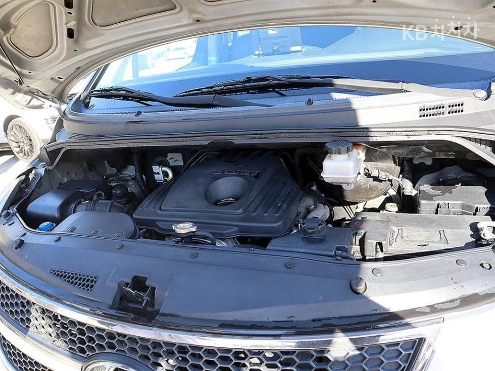 (89L9599)Hyundai Grand Starex 5 Passenger Van CVX Luxury - 19