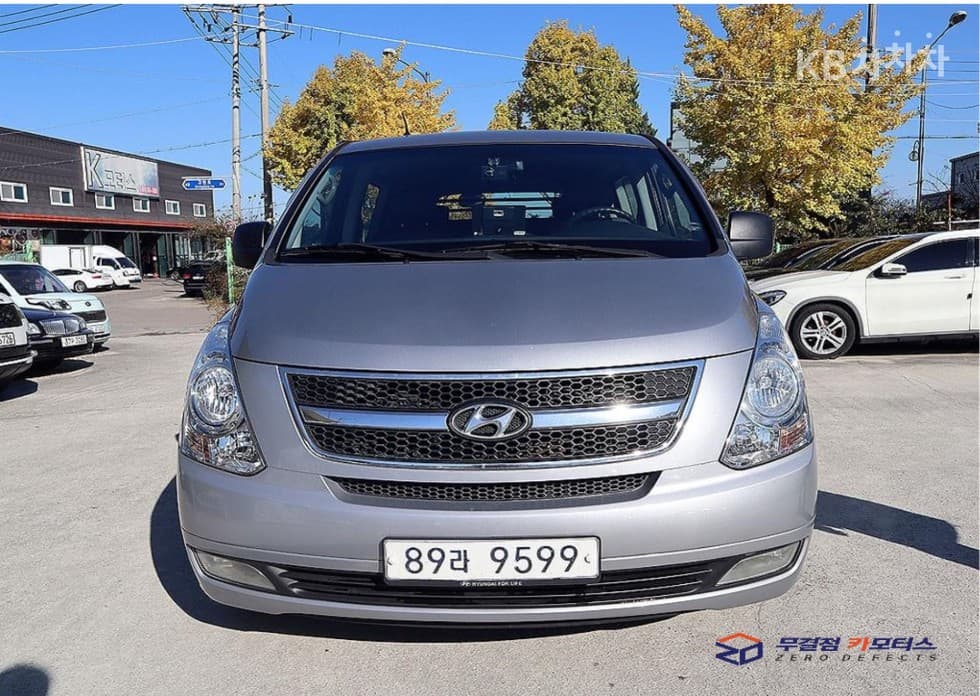 Hyundai Grand Starex 5 Passenger Van CVX Luxury - Image 2