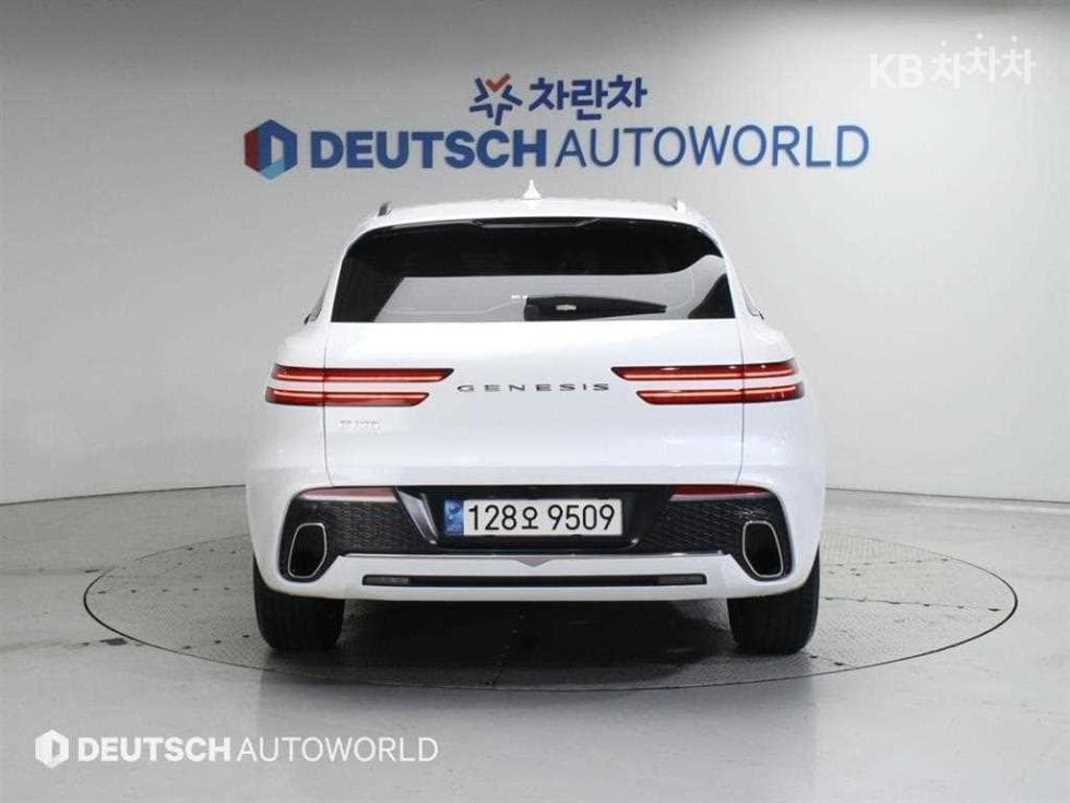 Genesis GV70 Gasoline 2.5T 2WD - Image 4