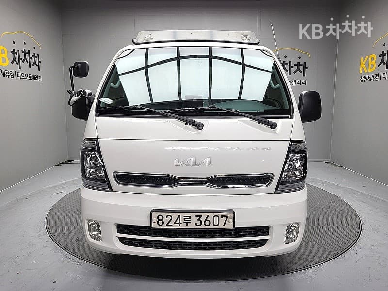 Киа The New (фейслифт) Бонго 3 (лек) 와이드 파워게이트 1 тон 턴Местен타입형(2단) Королевска кабина Удължено междуосие L - Image 1