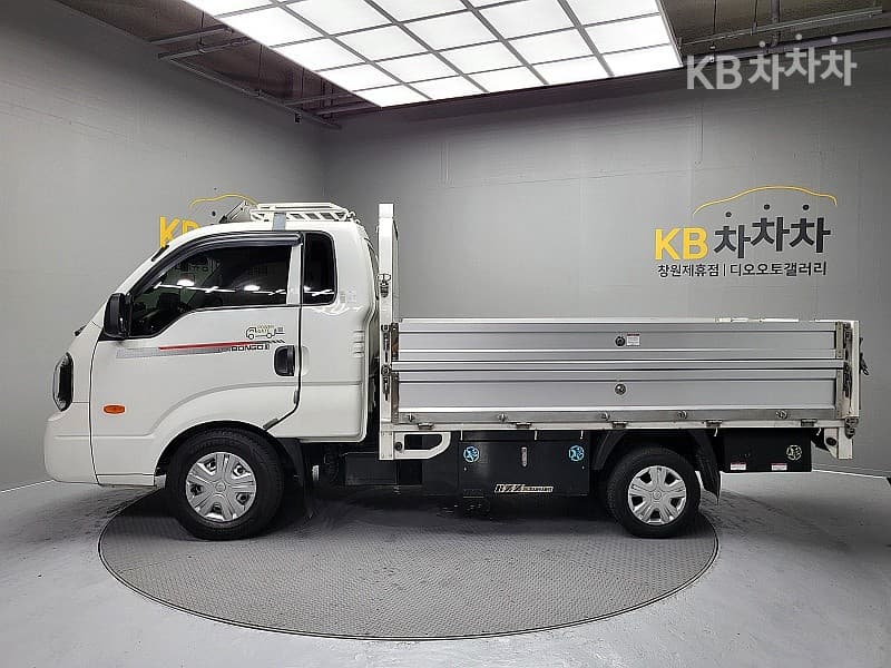 Киа The New (фейслифт) Бонго 3 (лек)와이드 파워게이트 1 тон 턴Местен타입형(2단) Королевска кабина Удължено междуосие L - 2