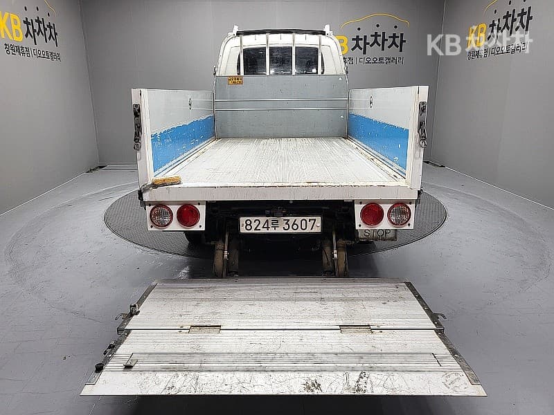 Киа The New (фейслифт) Бонго 3 (лек)와이드 파워게이트 1 тон 턴Местен타입형(2단) Королевска кабина Удължено междуосие L - 5