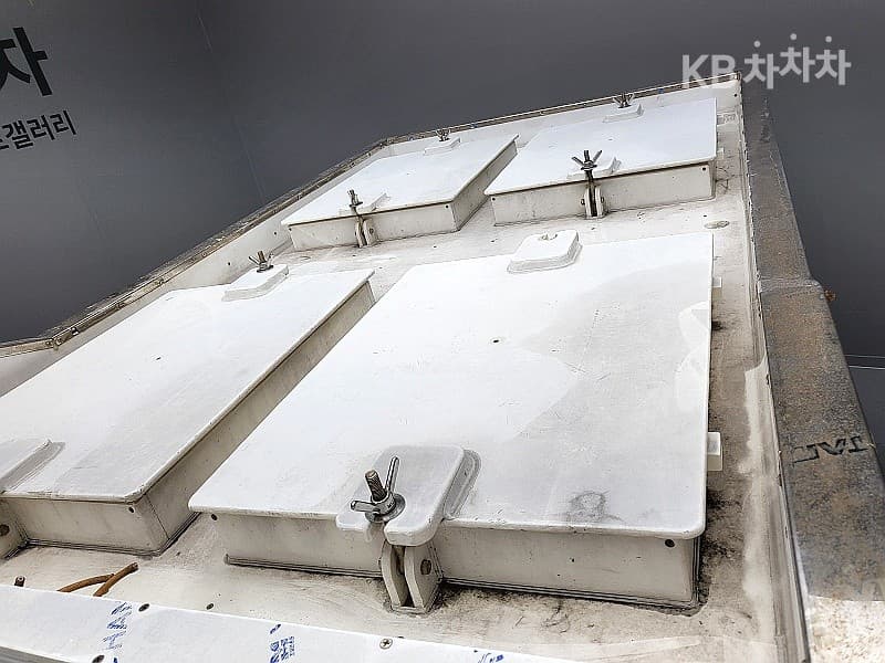 Киа The New (фейслифт) Бонго 3 (лек)활어수송차 1 тон Королевска кабина Удължено междуосие L - 11