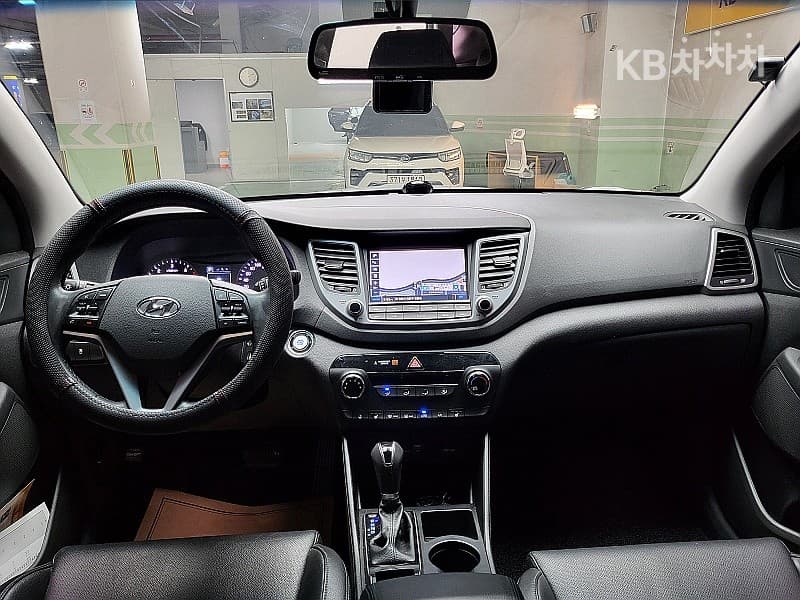 (35 words1468)Hyundai All New Tucson Diesel (e-VGT R)2.0 2WD Style Special - 8