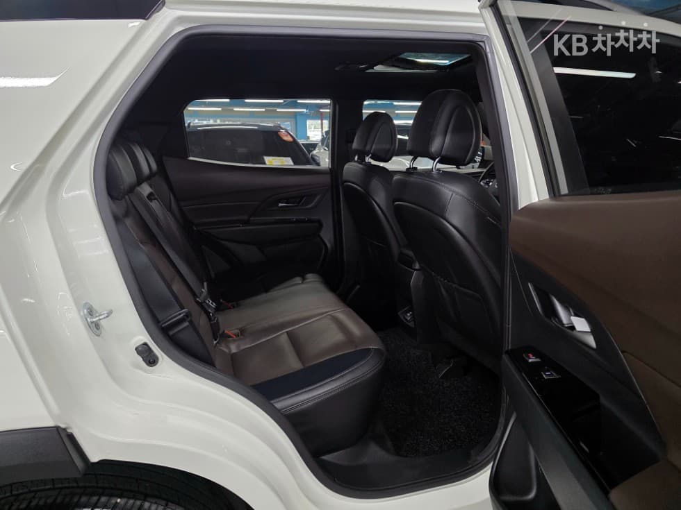 KG Mobility 뷰티플 코란도1.5 GDi Turbo 2WD C5 Plus - 9