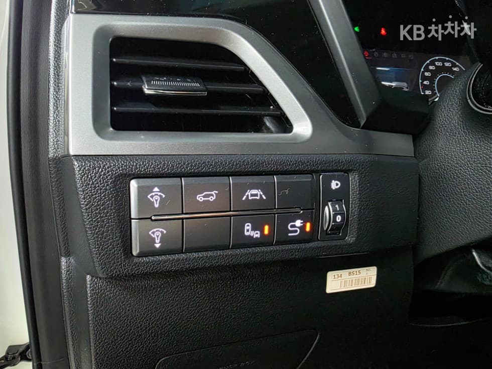 KG Mobility 뷰티플 코란도1.5 GDi Turbo 2WD C5 Plus - 13