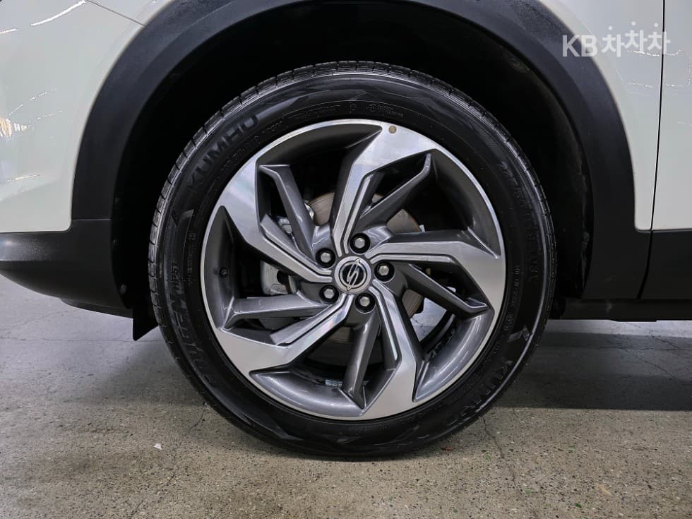 KG Mobility 뷰티플 코란도1.5 GDi Turbo 2WD C5 Plus - 23