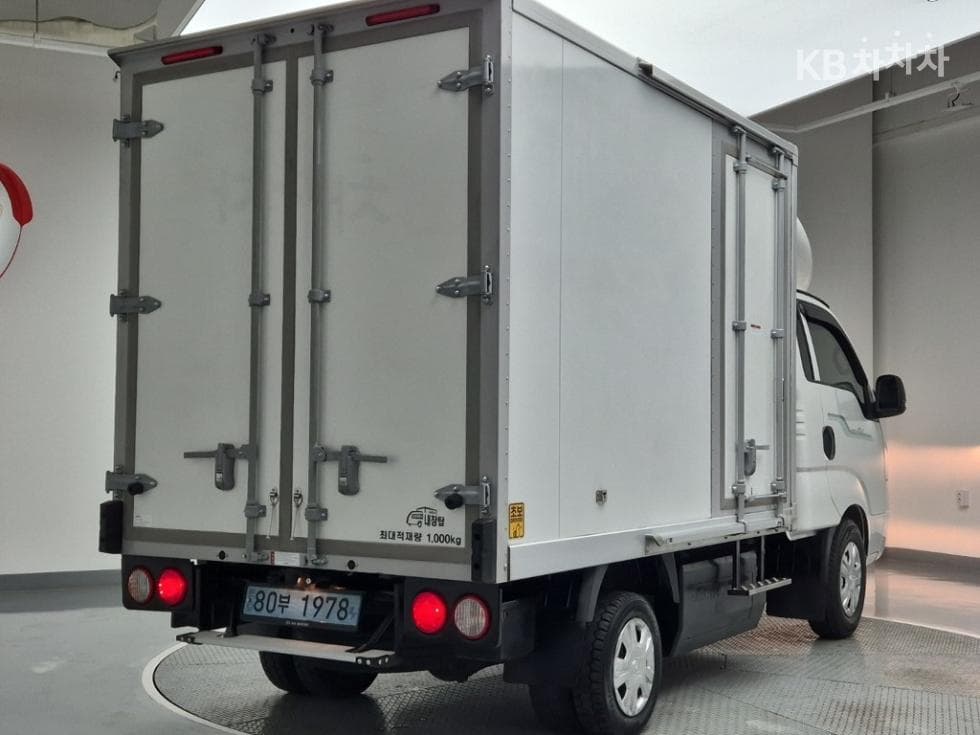 Kia The New Bongo 3 EV 1Ton Plus King Cab Extra Long Axle Base - Image 3