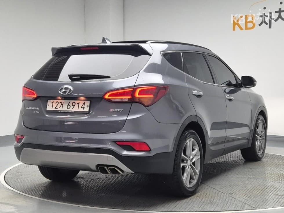 Hyundai Santa Fe The Prime Diesel R2.0 2WD 5-Passenger Premium - Image 4